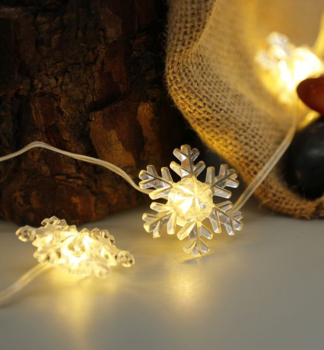 MAGICHOME Kette Schneeflocken, 15 warmweie LEDs, 1,4 m + 0,3 m, 2xAA